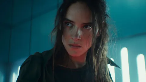 Adria Arjona evita falar sobre rumores da Mulher-Maravilha no DCU