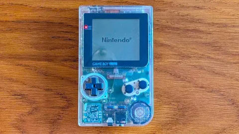 Game Boy Pocket completa 30 anos e influencia portáteis modernos