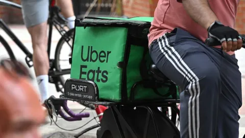 GameStop se une ao Uber Eats em meio à transição para jogos digitais