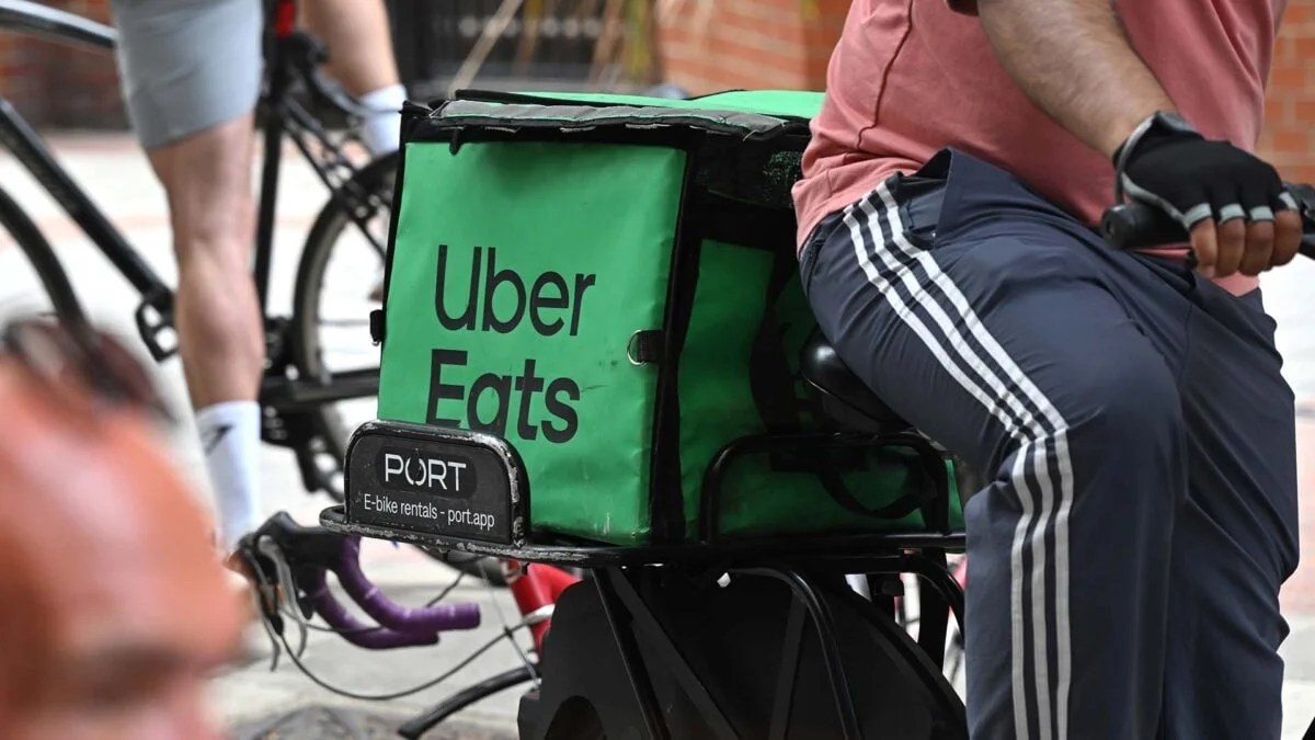GameStop se une ao Uber Eats em meio à transição para jogos digitais