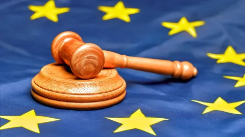 Google é multada em US$ 1 bilhão por violar legislação antitruste da UE