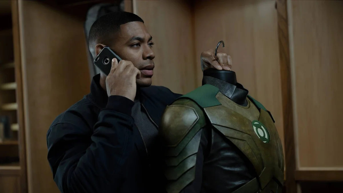 HBO Max se diverte com erro de sotaque de Aaron Pierre em Lanterns