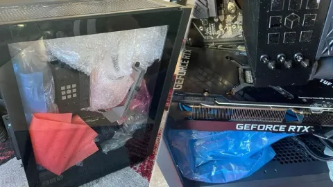 Jogador encontra placa de vídeo solta após conserto de PC