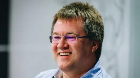 Kevin LaChapelle, veterano da Microsoft, é demitido após 37 anos de carreira