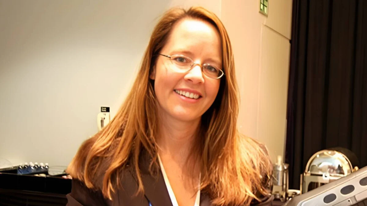 Laura Fryer critica o fim da mídia física no PlayStation