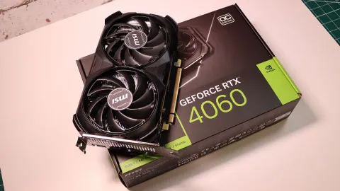 Modificação inusitada da RTX 4060: Um gigantesco dissipador sem ventoinhas