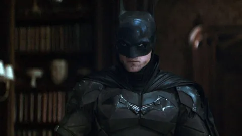 Novas fotos de The Batman 2 mostram Batmóvel danificado
